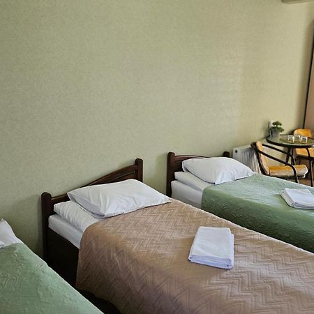 Domashniy Hotell Kamjanets-Podilskyj Exteriör bild