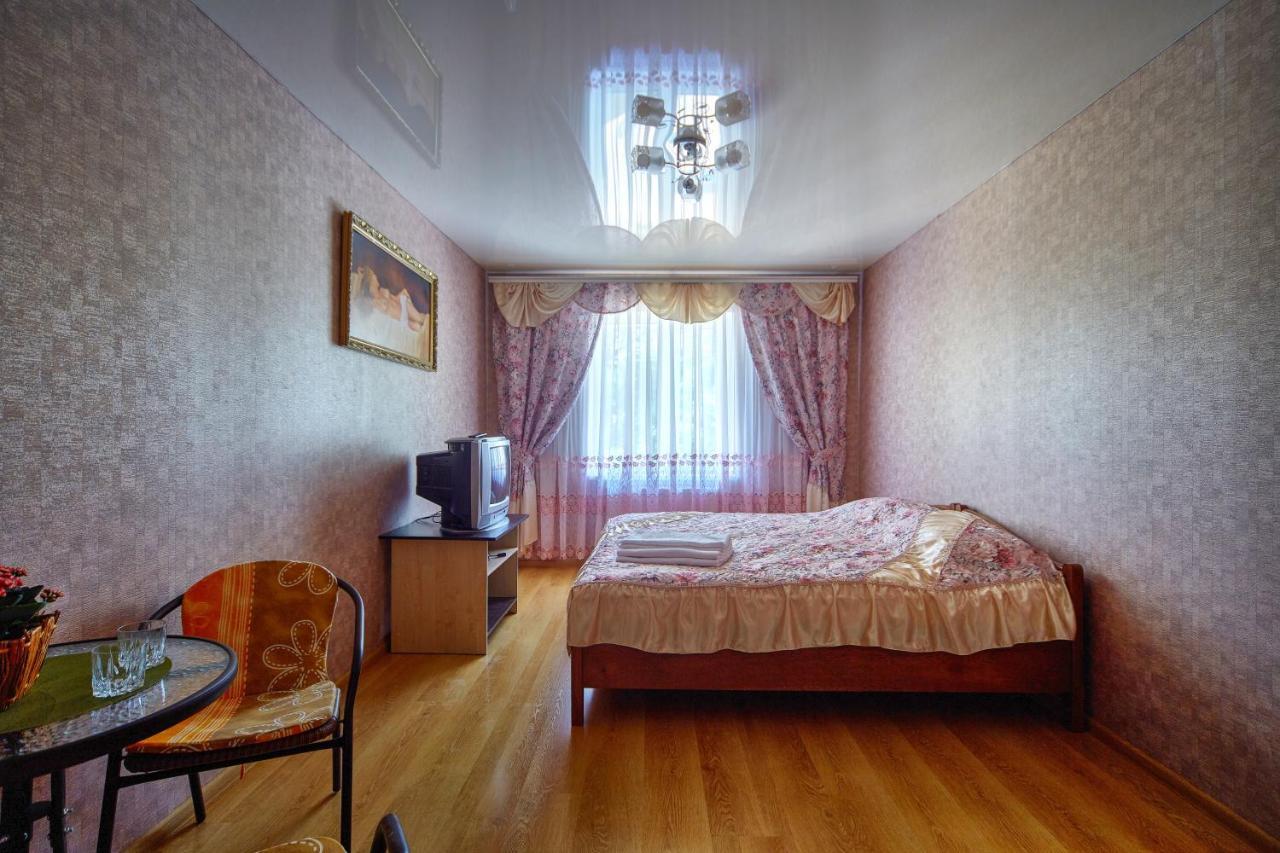 Domashniy Hotell Kamjanets-Podilskyj Exteriör bild