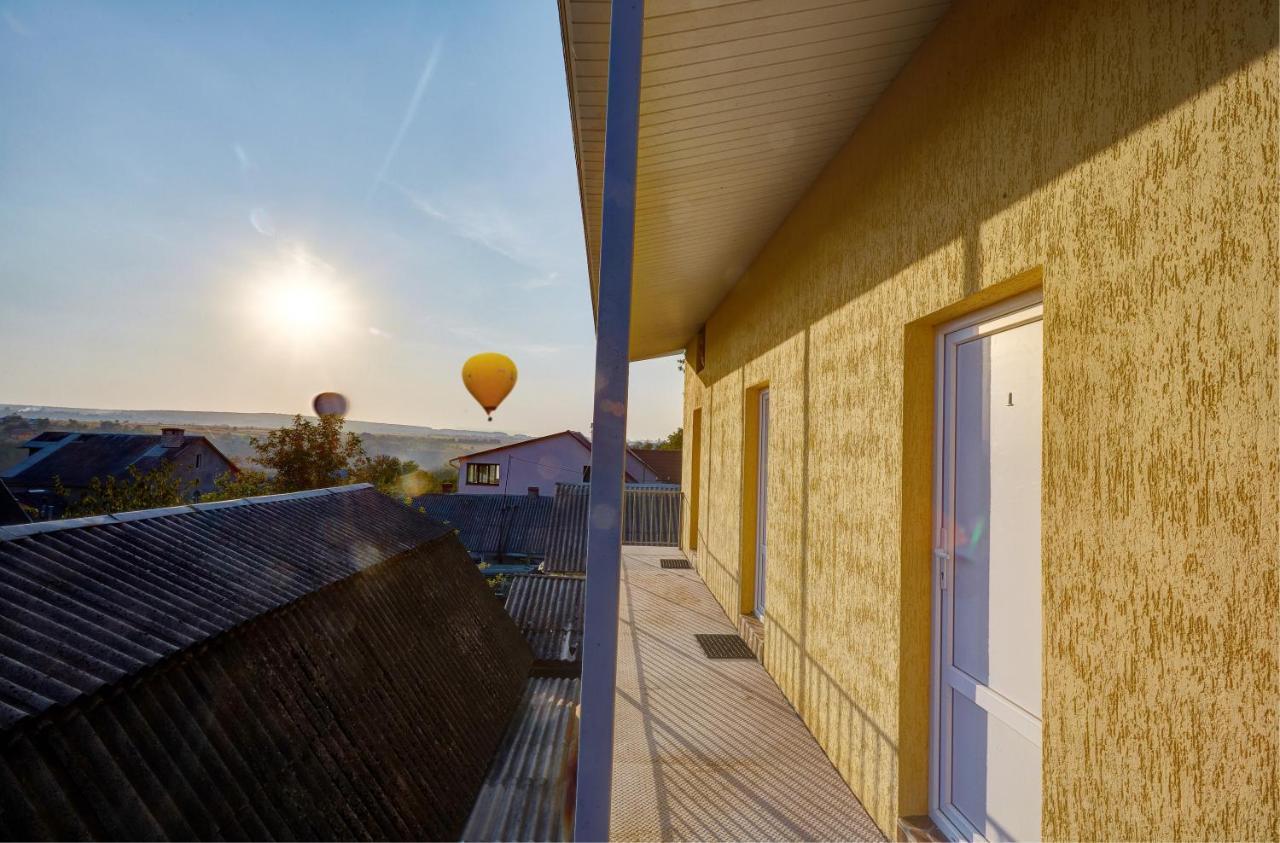 Domashniy Hotell Kamjanets-Podilskyj Exteriör bild