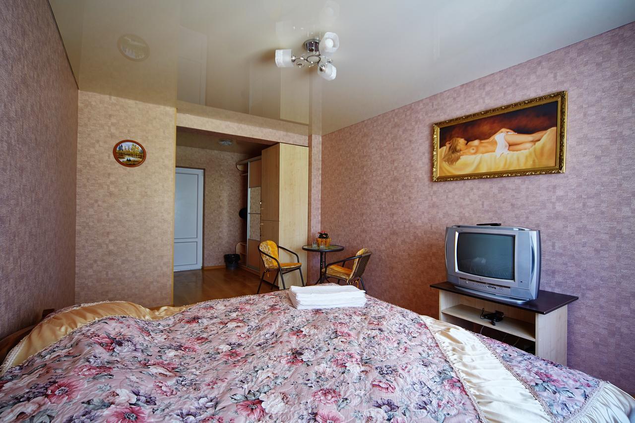 Domashniy Hotell Kamjanets-Podilskyj Exteriör bild