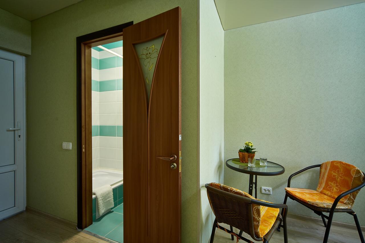 Domashniy Hotell Kamjanets-Podilskyj Exteriör bild