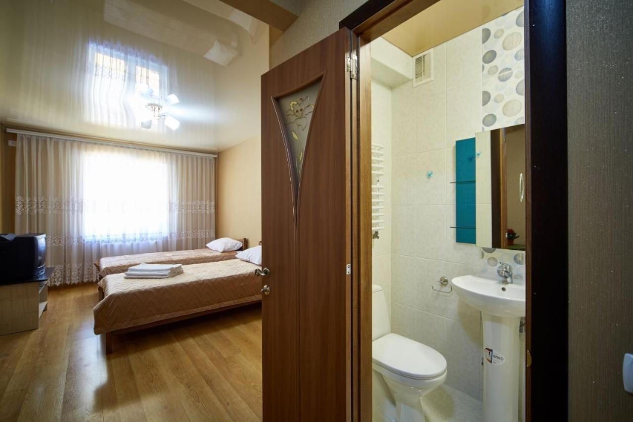 Domashniy Hotell Kamjanets-Podilskyj Exteriör bild